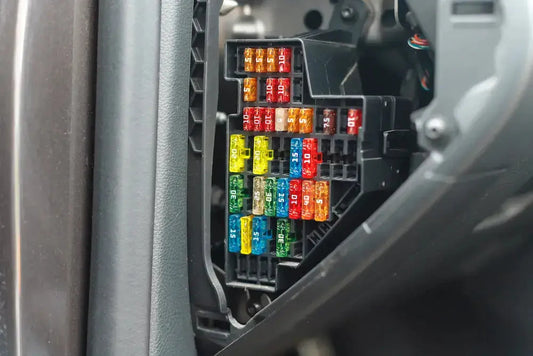 Branchement dashcam  batterie interne alimentation fusibles