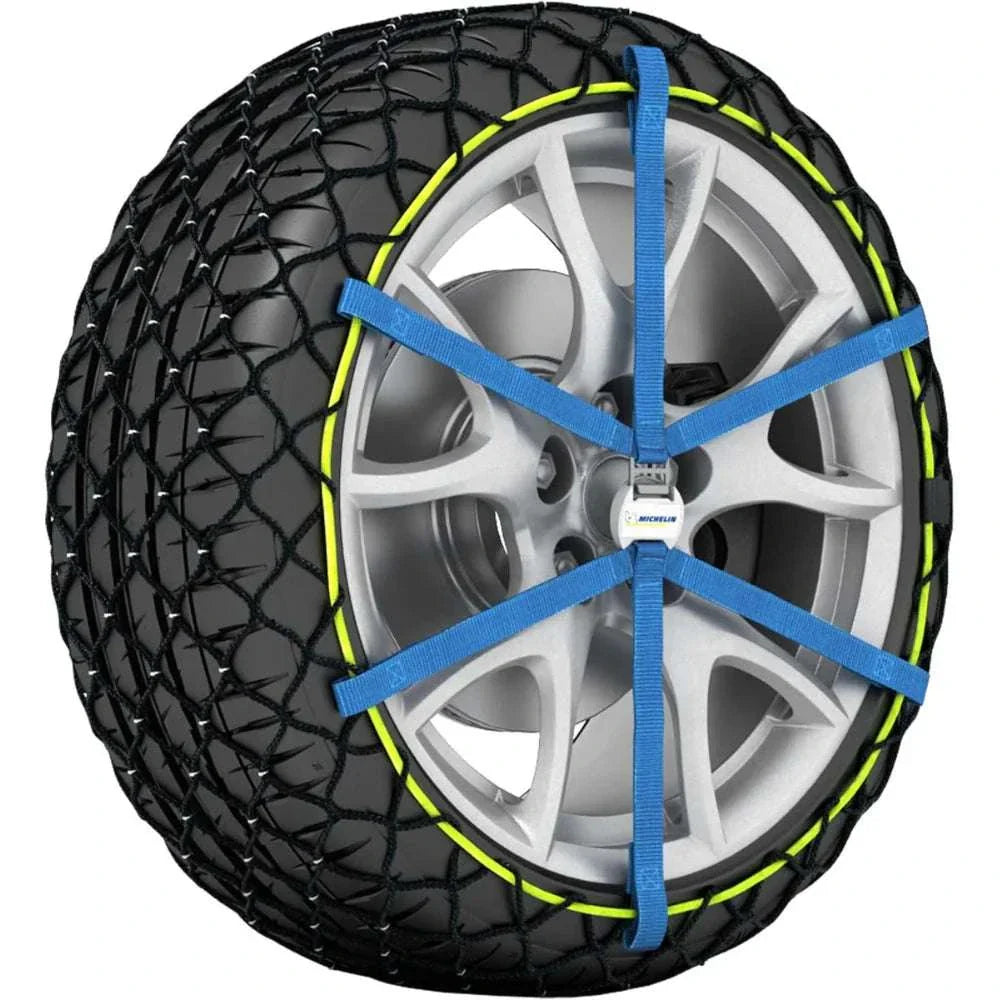 Chaines à neige Michelin Easy Grip Evolution 6 montées sur pneu, sécurité hivernale optimale.