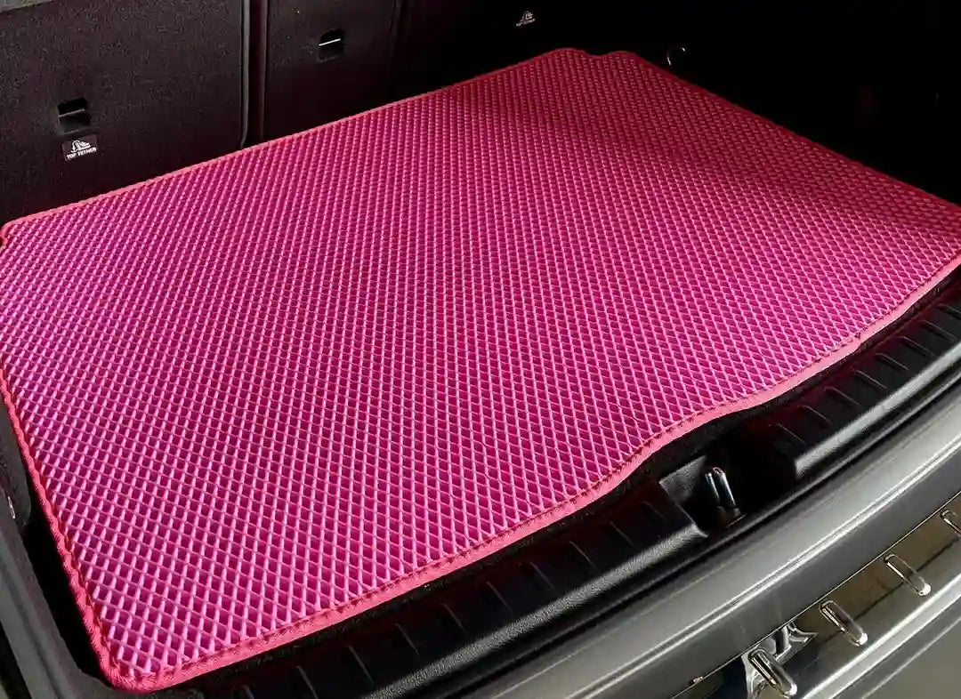 Tapis sur-mesure coffre racstar rose 